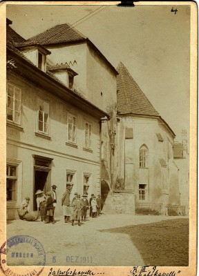 St. Ladislaus-Kapelle mit dem Pfaffen-Thurn.Junius-1898.jpg